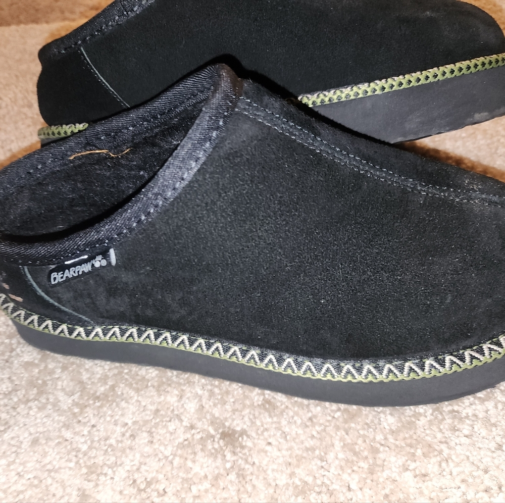 BearPaw Black Suede Slippers faux Fur Lined with Green Trim Size 9 Womens
